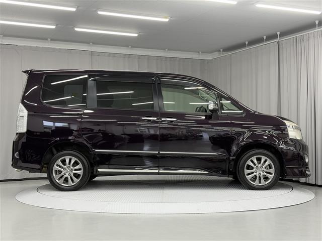 ヴォクシー ＺＳ　煌ＩＩＩ　４ＷＤ　寒冷地　ＨＤＤナビ　両側電動スライド　フルセグ　ＨＩＤヘッドライト　アルミホイール　スマートキー　ＥＴＣ　盗難防止装置　キーレス　３列シート　ウオークスルー　乗車定員７人（8枚目）