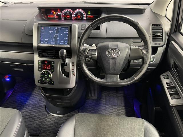 ヴォクシー ＺＳ　煌ＩＩＩ　４ＷＤ　寒冷地　ＨＤＤナビ　両側電動スライド　フルセグ　ＨＩＤヘッドライト　アルミホイール　スマートキー　ＥＴＣ　盗難防止装置　キーレス　３列シート　ウオークスルー　乗車定員７人（10枚目）