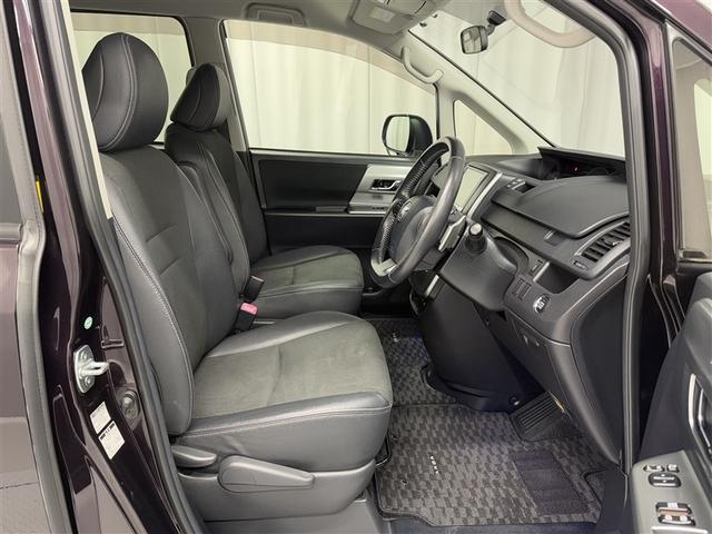 ヴォクシー ＺＳ　煌ＩＩＩ　４ＷＤ　寒冷地　ＨＤＤナビ　両側電動スライド　フルセグ　ＨＩＤヘッドライト　アルミホイール　スマートキー　ＥＴＣ　盗難防止装置　キーレス　３列シート　ウオークスルー　乗車定員７人（11枚目）