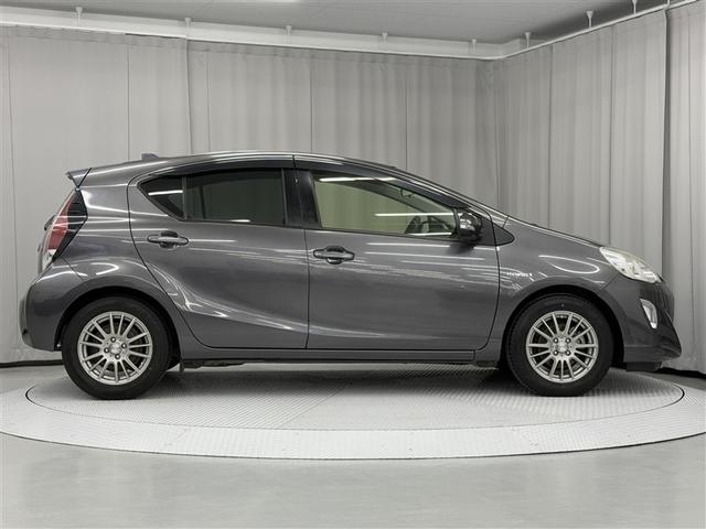 アクア Ｓ　寒冷地　メモリーナビ　バックカメラ　ワンセグ　アルミホイール　スマートキー　ＥＴＣ　盗難防止装置　キーレス　横滑り防止機能　ワンオーナー　ハイブリッド（6枚目）