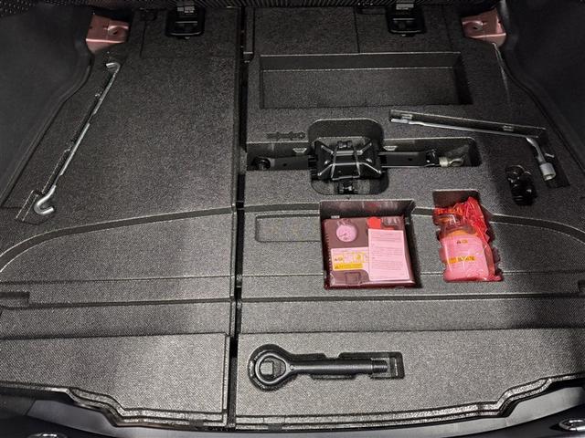 プリウス Ａツーリングセレクション　寒冷地　衝突被害軽減システム　メモリーナビ　バックカメラ　フルセグ　ＬＥＤヘッドランプ　アルミホイール　スマートキー　オートクルーズコントロール　ＥＴＣ　盗難防止装置　キーレス　横滑り防止機能（32枚目）