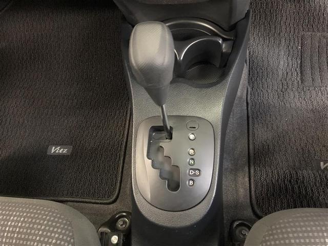ヴィッツ Ｆ　４ＷＤ　寒冷地　衝突被害軽減システム　メモリーナビ　バックカメラ　アルミホイール　ＥＴＣ　盗難防止装置　キーレス　横滑り防止機能（16枚目）