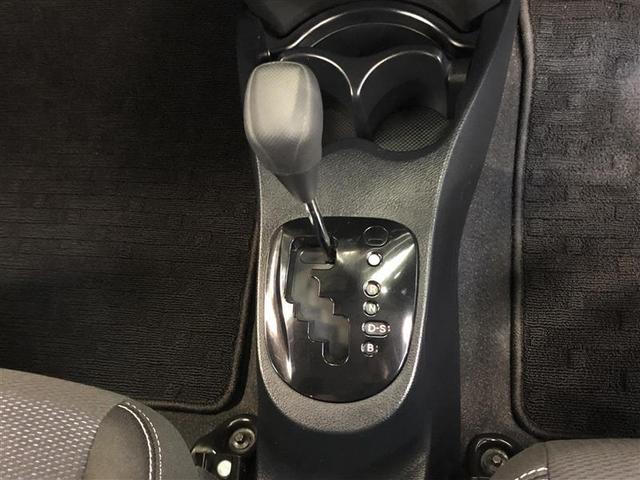 ヴィッツ Ｆ　セーフティーエディションＩＩ　４ＷＤ　衝突被害軽減システム　メモリーナビ　バックカメラ　スマートキー　ＥＴＣ　盗難防止装置　キーレス　横滑り防止機能（15枚目）