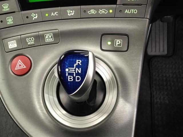 プリウス Ｓ　メモリーナビ　ワンセグ　ＨＩＤヘッドライト　アルミホイール　スマートキー　アイドリングストップ　ＥＴＣ　盗難防止装置　キーレス　ハイブリッド（12枚目）