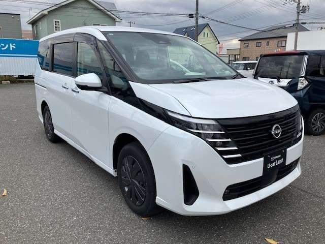 セレナ ２．０　ＸＶ　４ＷＤ　全方位モニタ　両側電動スライドドア　ＬＥＤヘ　フルセグ　シートヒーター　衝突軽減ブレ－キ　ＬＥＤヘッドライト　４ＷＤ　バックカメラ　ＥＴＣ　インテリジェントアラウンドビューモニター　レーダークルーズ（4枚目）