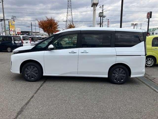 セレナ ２．０　ＸＶ　４ＷＤ　全方位モニタ　両側電動スライドドア　ＬＥＤヘ　フルセグ　シートヒーター　衝突軽減ブレ－キ　ＬＥＤヘッドライト　４ＷＤ　バックカメラ　ＥＴＣ　インテリジェントアラウンドビューモニター　レーダークルーズ（9枚目）