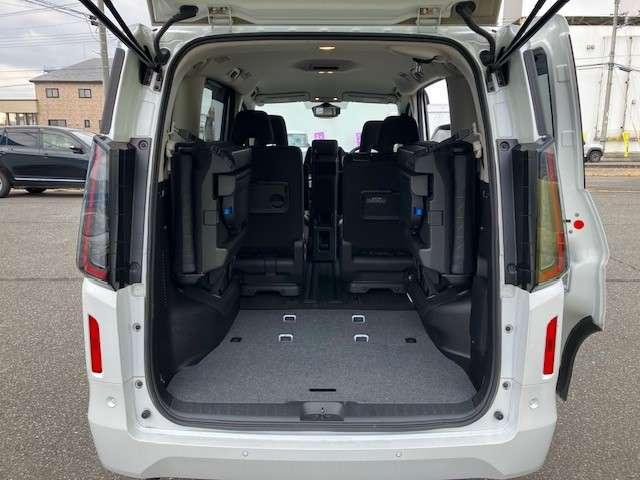 セレナ ２．０　ＸＶ　４ＷＤ　全方位モニタ　両側電動スライドドア　ＬＥＤヘ　フルセグ　シートヒーター　衝突軽減ブレ－キ　ＬＥＤヘッドライト　４ＷＤ　バックカメラ　ＥＴＣ　インテリジェントアラウンドビューモニター　レーダークルーズ（11枚目）