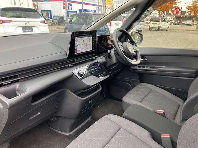 セレナ ２．０　ＸＶ　４ＷＤ　全方位モニタ　両側電動スライドドア　ＬＥＤヘ　フルセグ　シートヒーター　衝突軽減ブレ－キ　ＬＥＤヘッドライト　４ＷＤ　バックカメラ　ＥＴＣ　インテリジェントアラウンドビューモニター　レーダークルーズ（13枚目）