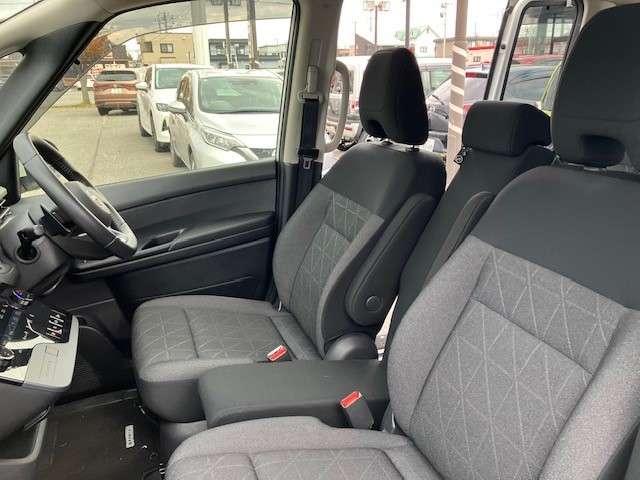 セレナ ２．０　ＸＶ　４ＷＤ　全方位モニタ　両側電動スライドドア　ＬＥＤヘ　フルセグ　シートヒーター　衝突軽減ブレ－キ　ＬＥＤヘッドライト　４ＷＤ　バックカメラ　ＥＴＣ　インテリジェントアラウンドビューモニター　レーダークルーズ（17枚目）