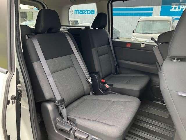 セレナ ２．０　ＸＶ　４ＷＤ　全方位モニタ　両側電動スライドドア　ＬＥＤヘ　フルセグ　シートヒーター　衝突軽減ブレ－キ　ＬＥＤヘッドライト　４ＷＤ　バックカメラ　ＥＴＣ　インテリジェントアラウンドビューモニター　レーダークルーズ（18枚目）