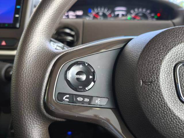 �n���h�������𗣂��Ȃ��Ă��A�I�[�f�C�I��i�r�̑��삪�o����X�e�A�����O�����R���ł��B�ڐ����ړ��������ɑ���ł��邩����S��������ɃA�b�v���܂��ˁ�