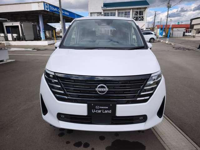 セレナ 2.0 XV 4WD シートヒーター 衝突軽減ブレ-キ 4WD バックカメラ インテリジェントアラウンドビューモニター レーダークルーズ 両側ASD 3列シート(3枚目)