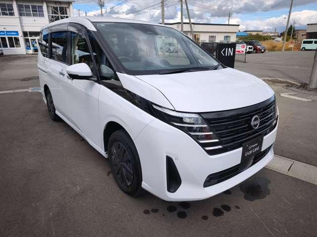 セレナ 2.0 XV 4WD シートヒーター 衝突軽減ブレ-キ 4WD バックカメラ インテリジェントアラウンドビューモニター レーダークルーズ 両側ASD 3列シート(4枚目)