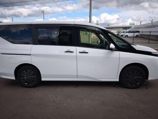 セレナ 2.0 XV 4WD シートヒーター 衝突軽減ブレ-キ 4WD バックカメラ インテリジェントアラウンドビューモニター レーダークルーズ 両側ASD 3列シート(5枚目)