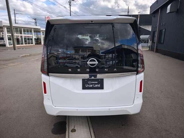 セレナ 2.0 XV 4WD シートヒーター 衝突軽減ブレ-キ 4WD バックカメラ インテリジェントアラウンドビューモニター レーダークルーズ 両側ASD 3列シート(7枚目)