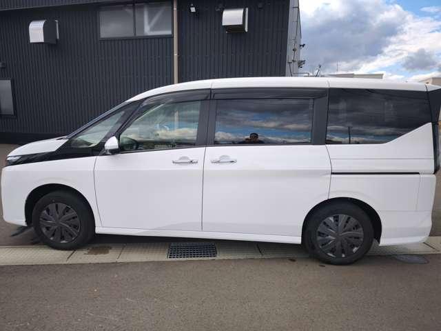 セレナ 2.0 XV 4WD シートヒーター 衝突軽減ブレ-キ 4WD バックカメラ インテリジェントアラウンドビューモニター レーダークルーズ 両側ASD 3列シート(9枚目)