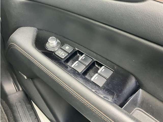 窓の開け閉めはこちらです。