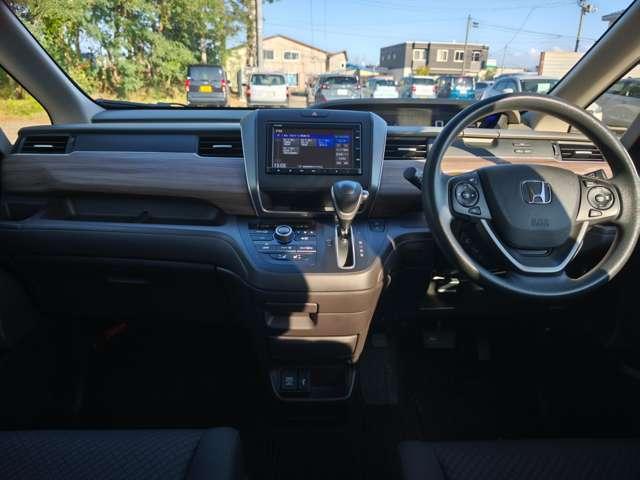 フリード １．５　Ｇ　４ＷＤ　両側電動スライドドア　ＬＥＤヘッドライト　ＣＭＢＳ　リアカメラ　ＥＴＣ車載器　シ－トヒ－タ－　ナビ　オートエアコン　４ＷＤ　エアバッグ　両側オートスライドドア（15枚目）