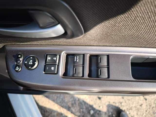 フリード １．５　Ｇ　４ＷＤ　両側電動スライドドア　ＬＥＤヘッドライト　ＣＭＢＳ　リアカメラ　ＥＴＣ車載器　シ－トヒ－タ－　ナビ　オートエアコン　４ＷＤ　エアバッグ　両側オートスライドドア（16枚目）