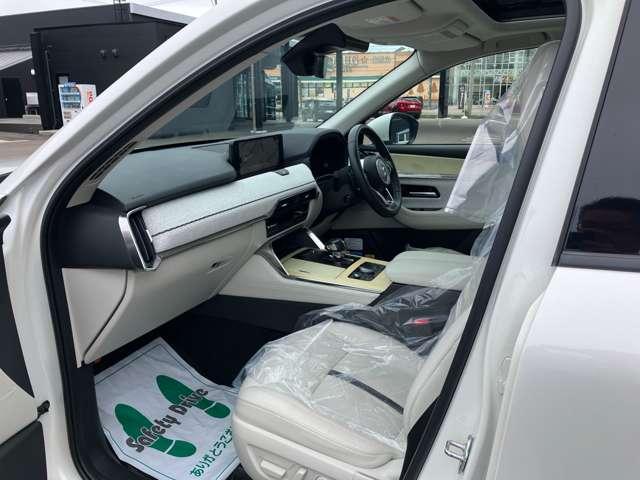 ＣＸ－６０ ３．３　ＸＤハイブリッド　プレミアム　モダン　ディーゼルター　ディーゼルターボ　全方位モニタ　サンル　地上デジタル　衝突軽減装置　ＥＴＣ車載器　ヒーター　本革シート　メモリーナビ　バックカメラ　４ＷＤ　パワーシート　ナビ＆ＴＶ　アイドリングストップ　ＡＢＳ（11枚目）