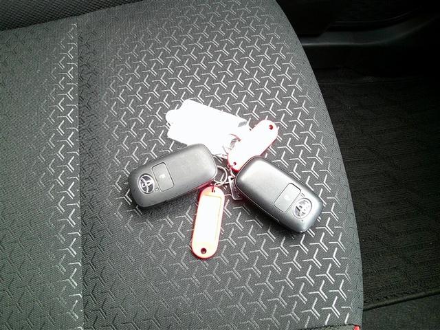 ライズ Ｚ　４ＷＤ　ミュージックプレイヤー接続可　バックカメラ　衝突被害軽減システム　ＬＥＤヘッドランプ　アイドリングストップ　アルミホイール　キーレス　ＡＢＳ　エアバッグ　スマートキー（17枚目）
