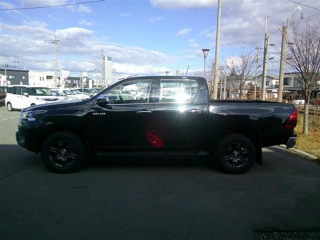 ハイラックス Ｚ　４ＷＤ　バックカメラ　衝突被害軽減システム　ＬＥＤヘッドランプ　ディーゼル　アルミホイール　キーレス　ＡＢＳ　エアバッグ　スマートキー　オートクルーズコントロール（3枚目）