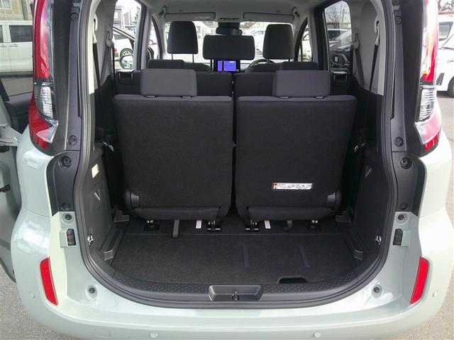 シエンタ ハイブリッドＸ　４ＷＤ　バックカメラ　衝突被害軽減システム　ＥＴＣ　乗車定員７人　３列シート　キーレス　ＡＢＳ　エアバッグ　スマートキー　オートクルーズコントロール（8枚目）