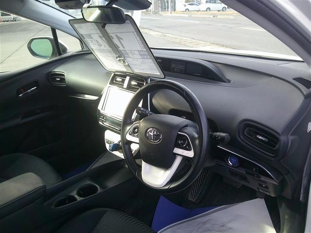 プリウス S 4WD メモリーナビ DVD再生 バックカメラ 衝突被害軽減システム ETC 記録簿 CD ABS エアバッグ オートクルーズコントロール(6枚目)