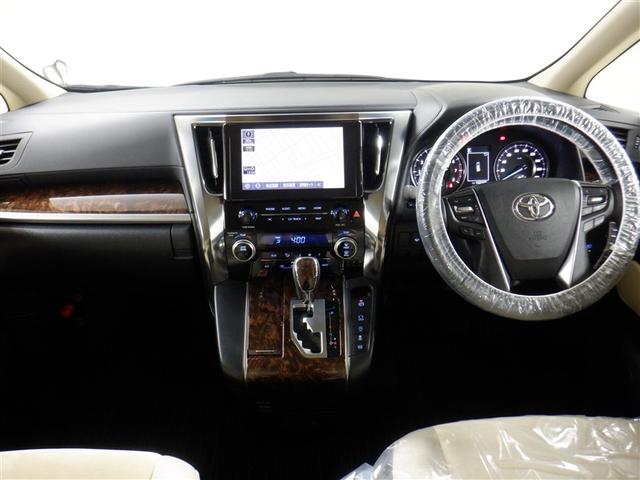 アルファード ２．５Ｘ　４ＷＤ　ミュージックプレイヤー接続可　バックカメラ　衝突被害軽減システム　ＥＴＣ　両側電動スライド　ＬＥＤヘッドランプ　乗車定員８人　アルミホイール　キーレス　ＡＢＳ　エアバッグ（10枚目）