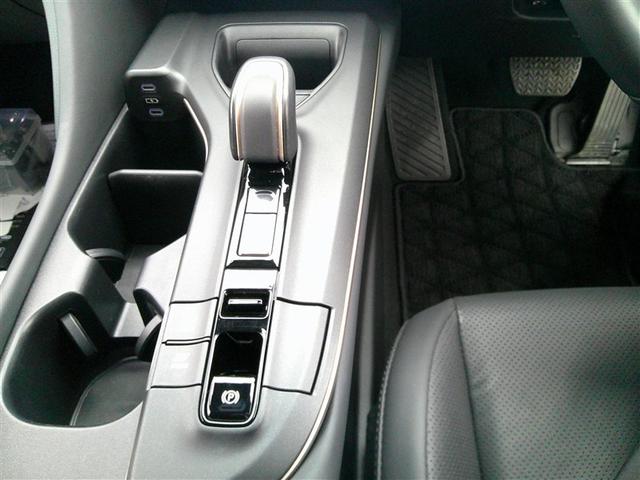 クラウンクロスオーバー Ｇレザーパッケージ　革シート　４ＷＤ　フルセグ　メモリーナビ　ミュージックプレイヤー接続可　バックカメラ　衝突被害軽減システム　ＥＴＣ　ドラレコ　ＬＥＤヘッドランプ　アルミホイール　キーレス　ＡＢＳ　エアバッグ（11枚目）