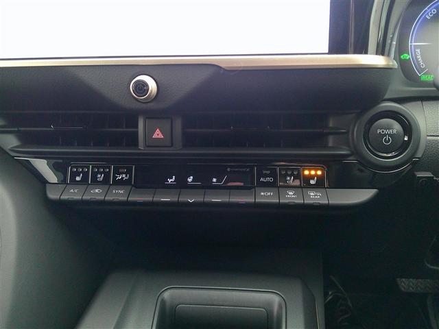 クラウンクロスオーバー Ｇレザーパッケージ　革シート　４ＷＤ　フルセグ　メモリーナビ　ミュージックプレイヤー接続可　バックカメラ　衝突被害軽減システム　ＥＴＣ　ドラレコ　ＬＥＤヘッドランプ　アルミホイール　キーレス　ＡＢＳ　エアバッグ（12枚目）