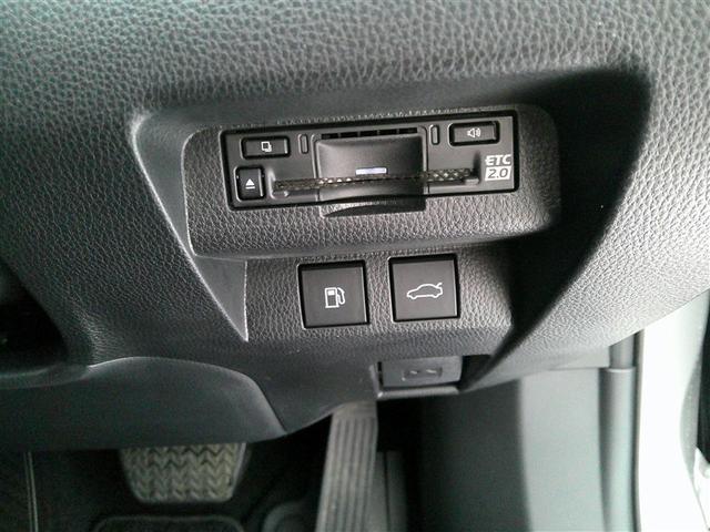 クラウンクロスオーバー Ｇレザーパッケージ　革シート　４ＷＤ　フルセグ　メモリーナビ　ミュージックプレイヤー接続可　バックカメラ　衝突被害軽減システム　ＥＴＣ　ドラレコ　ＬＥＤヘッドランプ　アルミホイール　キーレス　ＡＢＳ　エアバッグ（14枚目）