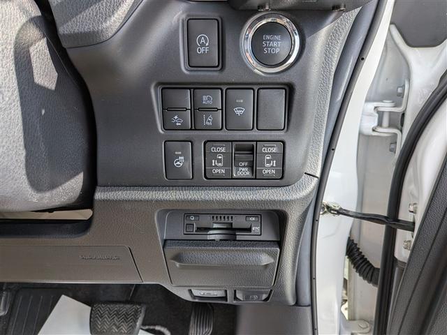 エスクァイア Ｇｉ　プレミアムパッケージ　４ＷＤ　フルセグ　メモリーナビ　ＤＶＤ再生　バックカメラ　ＥＴＣ　両側電動スライド　ＬＥＤヘッドランプ　乗車定員７人　３列シート　アルミホイール　キーレス　ＣＤ　ＡＢＳ　エアバッグ　スマートキー（6枚目）