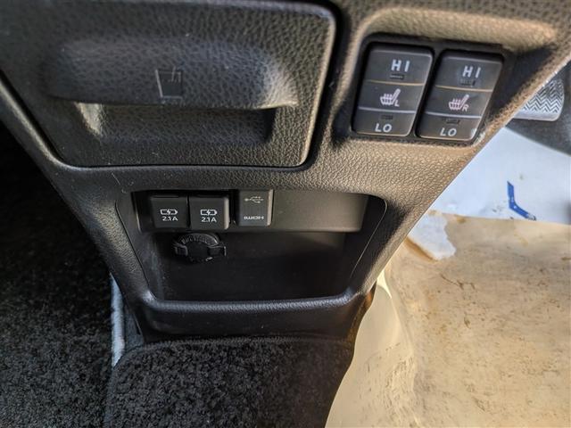 エスクァイア Ｇｉ　プレミアムパッケージ　４ＷＤ　フルセグ　メモリーナビ　ＤＶＤ再生　バックカメラ　ＥＴＣ　両側電動スライド　ＬＥＤヘッドランプ　乗車定員７人　３列シート　アルミホイール　キーレス　ＣＤ　ＡＢＳ　エアバッグ　スマートキー（12枚目）