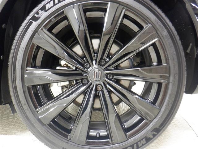 �X�|�[�e�B�Ȉ�ۂ�^���鏃���z�C�[���ł��B�ǂ��܂ł������Ă��������Ȃ�悤�ȃf�U�C���ł��ˁ�