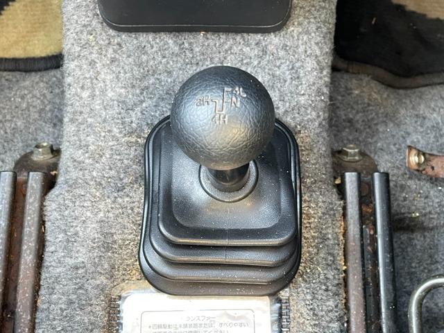 ジムニー 　４ＷＤ／ＣＤ／電動ウィンチ付き／冬タイヤ装着／ＡＭ／ＦＭ／エンジンスターター／３ＡＴ／パートタイム４ＷＤ／エアコン（16枚目）