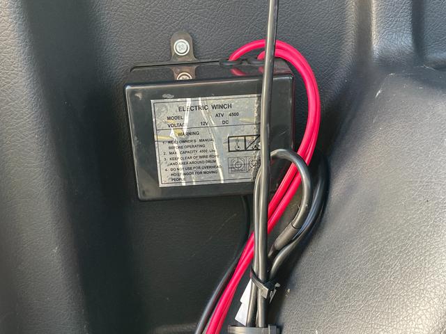 ジムニー 　４ＷＤ／ＣＤ／電動ウィンチ付き／冬タイヤ装着／ＡＭ／ＦＭ／エンジンスターター／３ＡＴ／パートタイム４ＷＤ／エアコン（25枚目）
