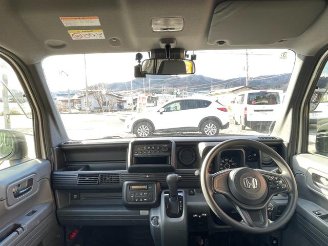 ハリアーハイブリッド 　運転席・助手席・サイド・カーテンエアバッグ／クルーズコントロール／ＡＢＳ／衝突被害軽減ブレーキ／横滑り防止装置／バックカメラ／盗難防止装置／ＥＴＣ／フルセグ／スマートキー／電動シート／４ＷＤ（10枚目）