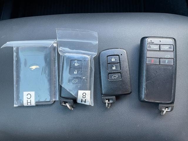 ハリアーハイブリッド 　運転席・助手席・サイド・カーテンエアバッグ／クルーズコントロール／ＡＢＳ／衝突被害軽減ブレーキ／横滑り防止装置／バックカメラ／盗難防止装置／ＥＴＣ／フルセグ／スマートキー／電動シート／４ＷＤ（35枚目）