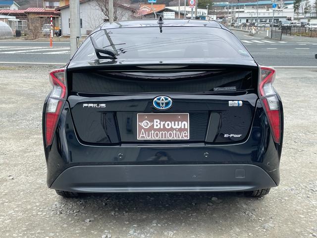 プリウス Ａ　運転席・助手席・サイド・カーテンエアバッグ／ＡＢＳ／フルセグ／バックカメラ／純正ナビ／Ｂｌｕｅｔｏｏｔｈ／プライバシーガラス／クルーズコントロール／スマートキー／１２Ｖ電源ソケット／４ＷＤ（7枚目）