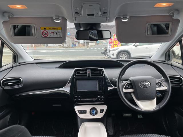 プリウス Ａ　運転席・助手席・サイド・カーテンエアバッグ／ＡＢＳ／フルセグ／バックカメラ／純正ナビ／Ｂｌｕｅｔｏｏｔｈ／プライバシーガラス／クルーズコントロール／スマートキー／１２Ｖ電源ソケット／４ＷＤ（15枚目）