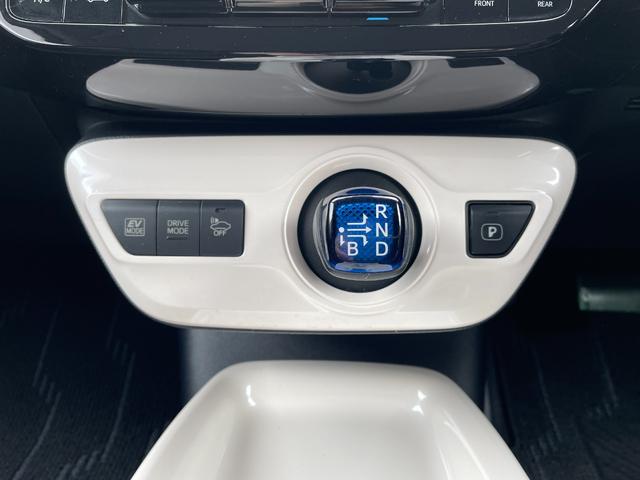 プリウス Ａ　運転席・助手席・サイド・カーテンエアバッグ／ＡＢＳ／フルセグ／バックカメラ／純正ナビ／Ｂｌｕｅｔｏｏｔｈ／プライバシーガラス／クルーズコントロール／スマートキー／１２Ｖ電源ソケット／４ＷＤ（20枚目）