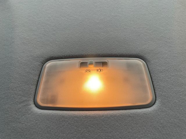 プリウス Ａ　運転席・助手席・サイド・カーテンエアバッグ／ＡＢＳ／フルセグ／バックカメラ／純正ナビ／Ｂｌｕｅｔｏｏｔｈ／プライバシーガラス／クルーズコントロール／スマートキー／１２Ｖ電源ソケット／４ＷＤ（29枚目）