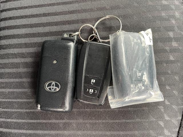 プリウス Ａ　運転席・助手席・サイド・カーテンエアバッグ／ＡＢＳ／フルセグ／バックカメラ／純正ナビ／Ｂｌｕｅｔｏｏｔｈ／プライバシーガラス／クルーズコントロール／スマートキー／１２Ｖ電源ソケット／４ＷＤ（35枚目）