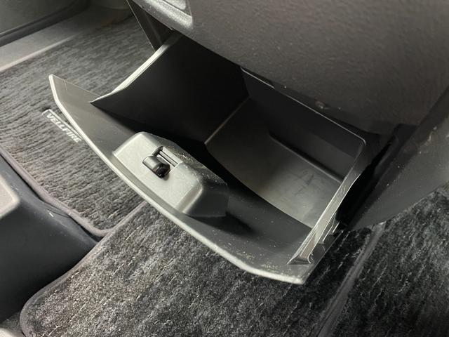 ヴェルファイア 　３列シート／両側パワスラ／ナビ／ＥＴＣ／バックカメラ／後席モニター／Ｂｌｕｅｔｏｏｔｈ／電動リアゲート／運転席・助手席・サイド・カーテンエアバック／ＡＢＳ／盗難防止装置／障害物センサー／フォグランプ（35枚目）
