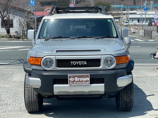 ＦＪクルーザー 　純正ナビ／ＥＴＣ／バックカメラ／リヤフォグ／中古夏タイヤ／運転席・助手席・サイド・カーテンエアバック／ＡＢＳ／盗難防止装置／横滑り防止装置／障害物センサーエアコン／パワステ／パワーウィンドウ／キーレス（2枚目）