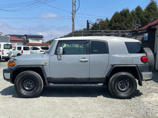 ＦＪクルーザー 　純正ナビ／ＥＴＣ／バックカメラ／リヤフォグ／中古夏タイヤ／運転席・助手席・サイド・カーテンエアバック／ＡＢＳ／盗難防止装置／横滑り防止装置／障害物センサーエアコン／パワステ／パワーウィンドウ／キーレス（4枚目）