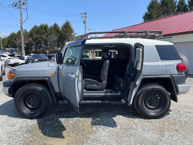 ＦＪクルーザー 　純正ナビ／ＥＴＣ／バックカメラ／リヤフォグ／中古夏タイヤ／運転席・助手席・サイド・カーテンエアバック／ＡＢＳ／盗難防止装置／横滑り防止装置／障害物センサーエアコン／パワステ／パワーウィンドウ／キーレス（5枚目）
