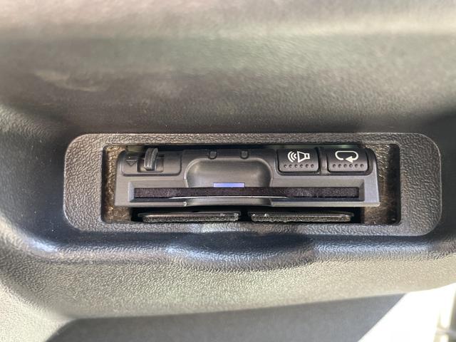 レジアスエースバン 　ＴＶ／ＥＴＣ／純正ナビ／５ＭＴ／Ｂｌｕｅｔｏｏｔｈ／リアヒータ－／９人乗り／運転席エアバック／ＡＢＳ／盗難防止装置／エアコン／パワステ／パワーウィンドウ／キーレス／３列シート／片側スライドドア（22枚目）