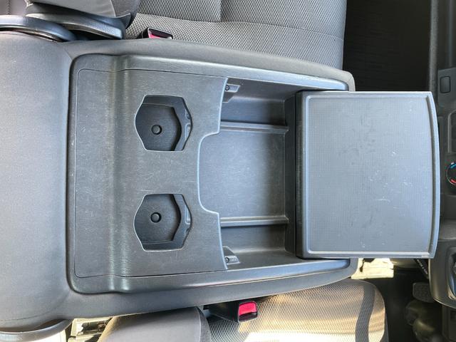 レジアスエースバン 　ＴＶ／ＥＴＣ／純正ナビ／５ＭＴ／Ｂｌｕｅｔｏｏｔｈ／リアヒータ－／９人乗り／運転席エアバック／ＡＢＳ／盗難防止装置／エアコン／パワステ／パワーウィンドウ／キーレス／３列シート／片側スライドドア（26枚目）